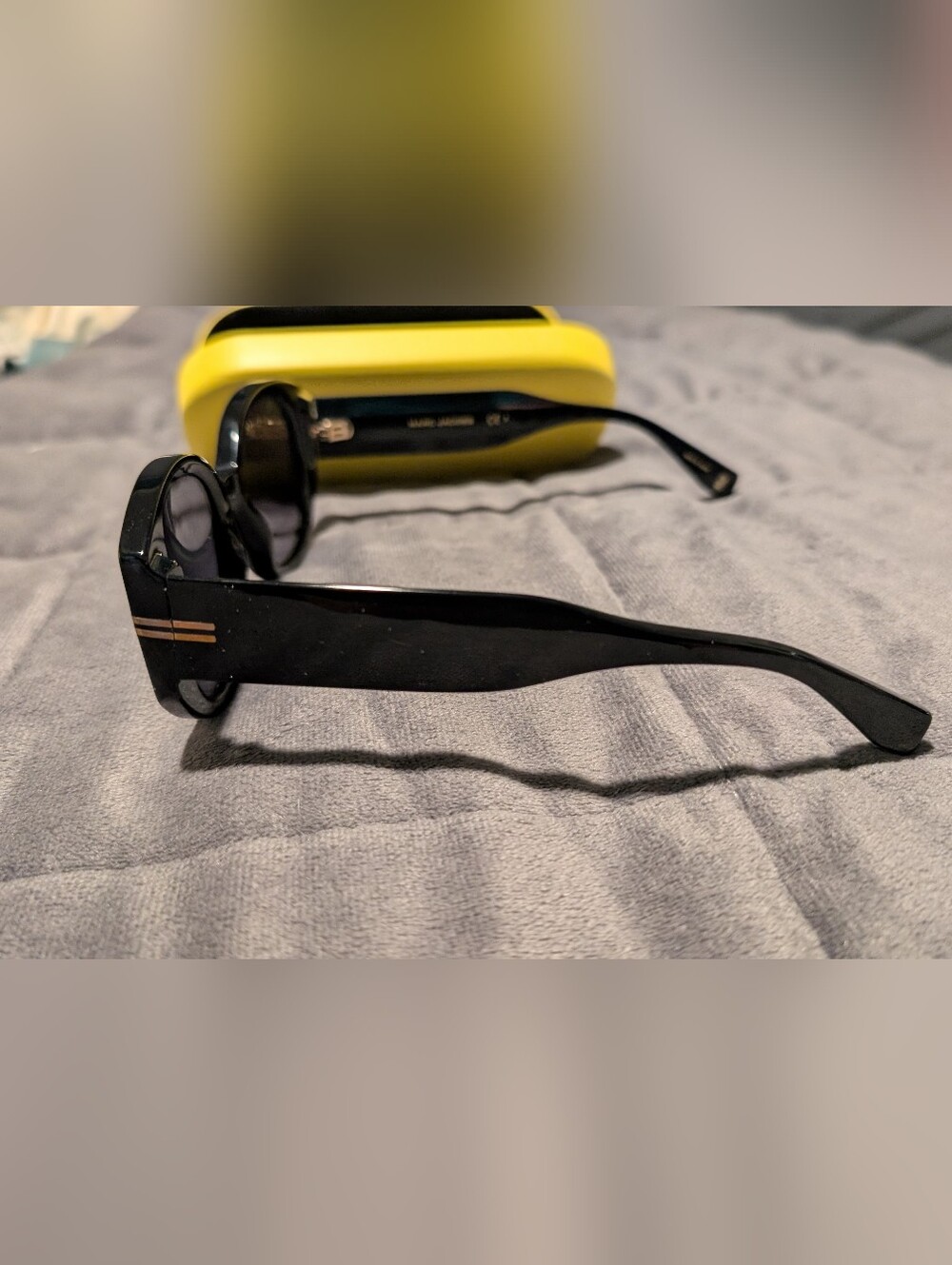 New Marc Jacobs Women’s Black Sunglasses with Yellow Case - Full Set - Picture 5 of 8